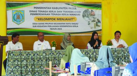 PELATIHAN MENJAHIT IBU IBU PKK DESA SAING PRUPUK